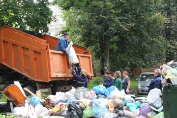 Борис Титов попросил прокуратуру разобраться, почему нормативы на вывоз мусора в регионах различаются в сотни раз