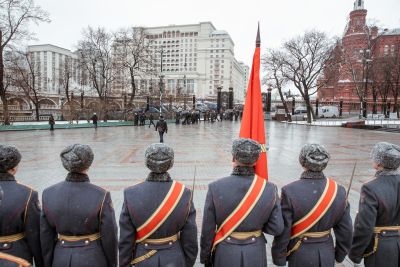В Москве у Могилы Неизвестного Солдата почтили память защитников Отечества
