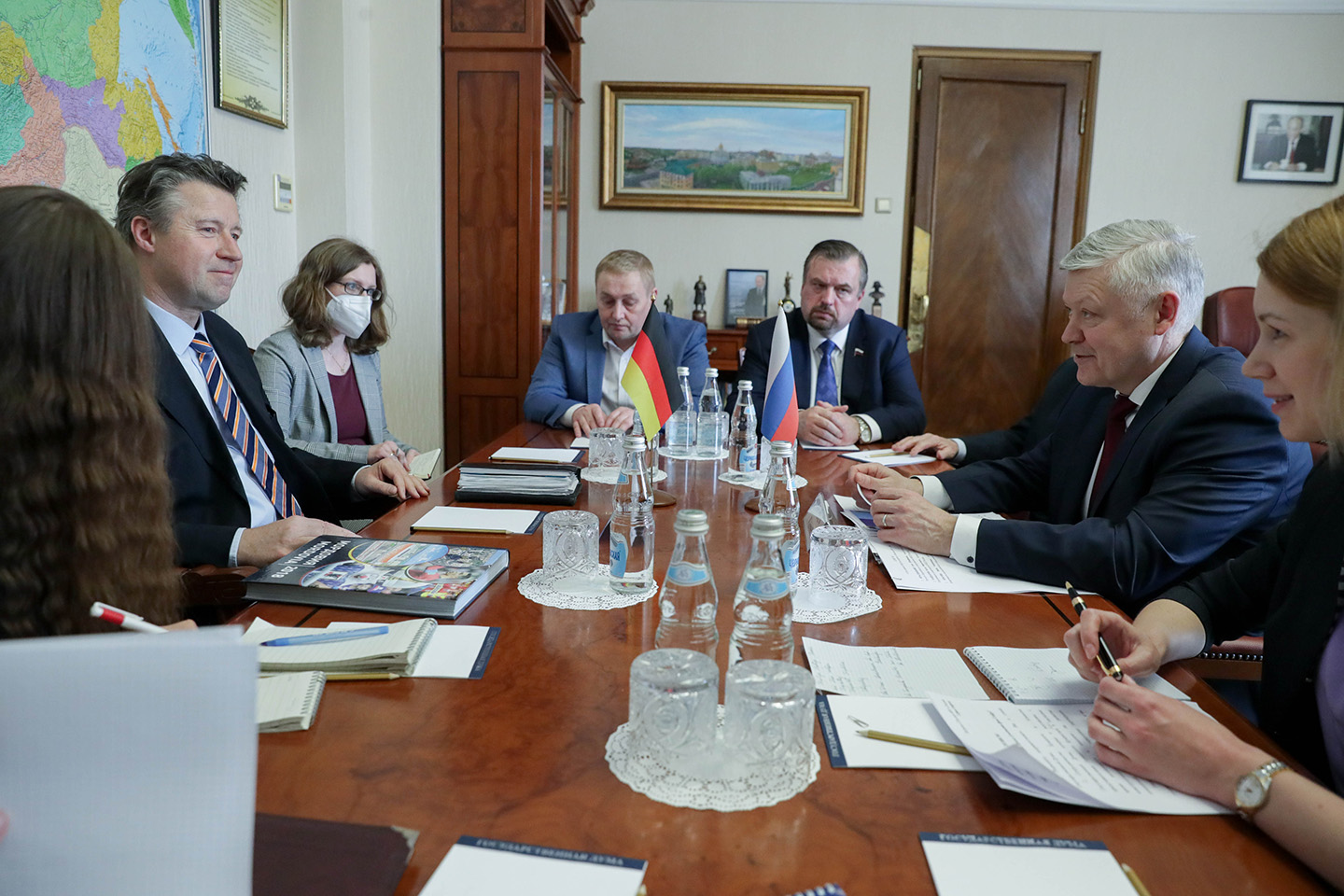 13 апреля состоялась встреча Василия Пискарева и Чрезвычайного и Полномочного Посла ФРГ в РФ  Гезу Андреаса фон Гайра