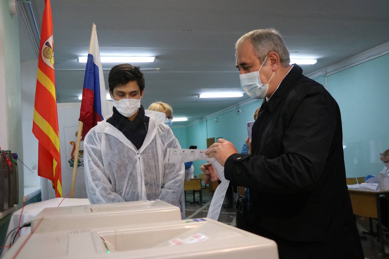 Сергей Неверов проголосовал в Смоленске