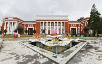 Василий Пискарев и Андрей Картаполов посетили парламент Таджикистана