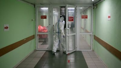 Глава Комитета ГД по охране здоровья Дмитрий Хубезов помогает медикам в «красной зоне»