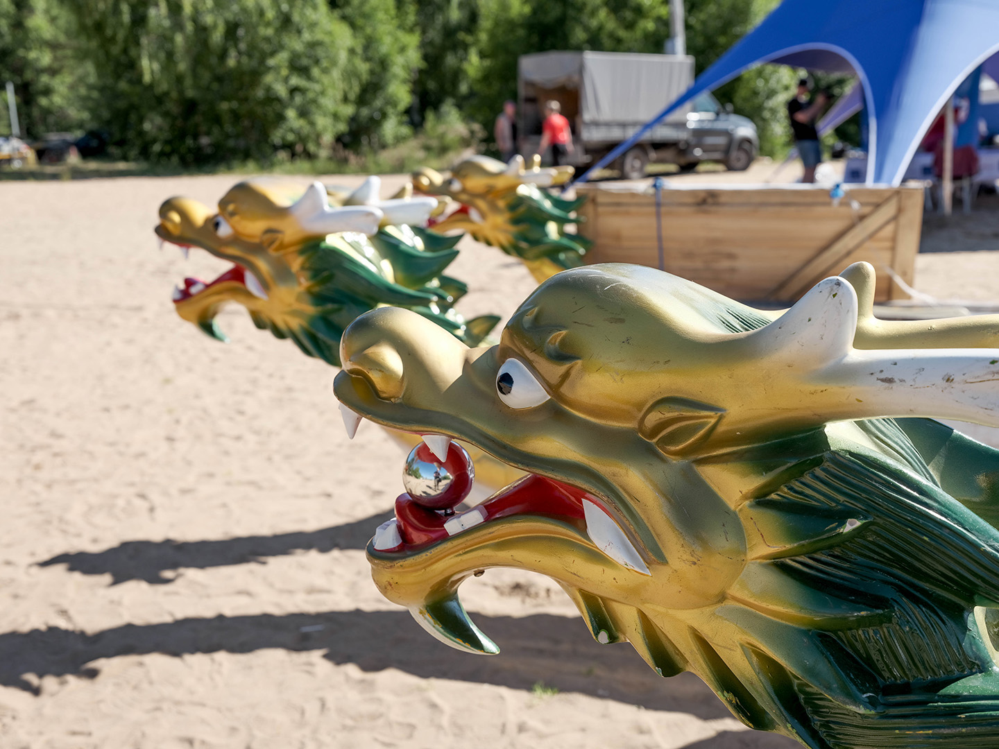 Победителю гонок на лодках-драконах в Твери вручен специальный приз