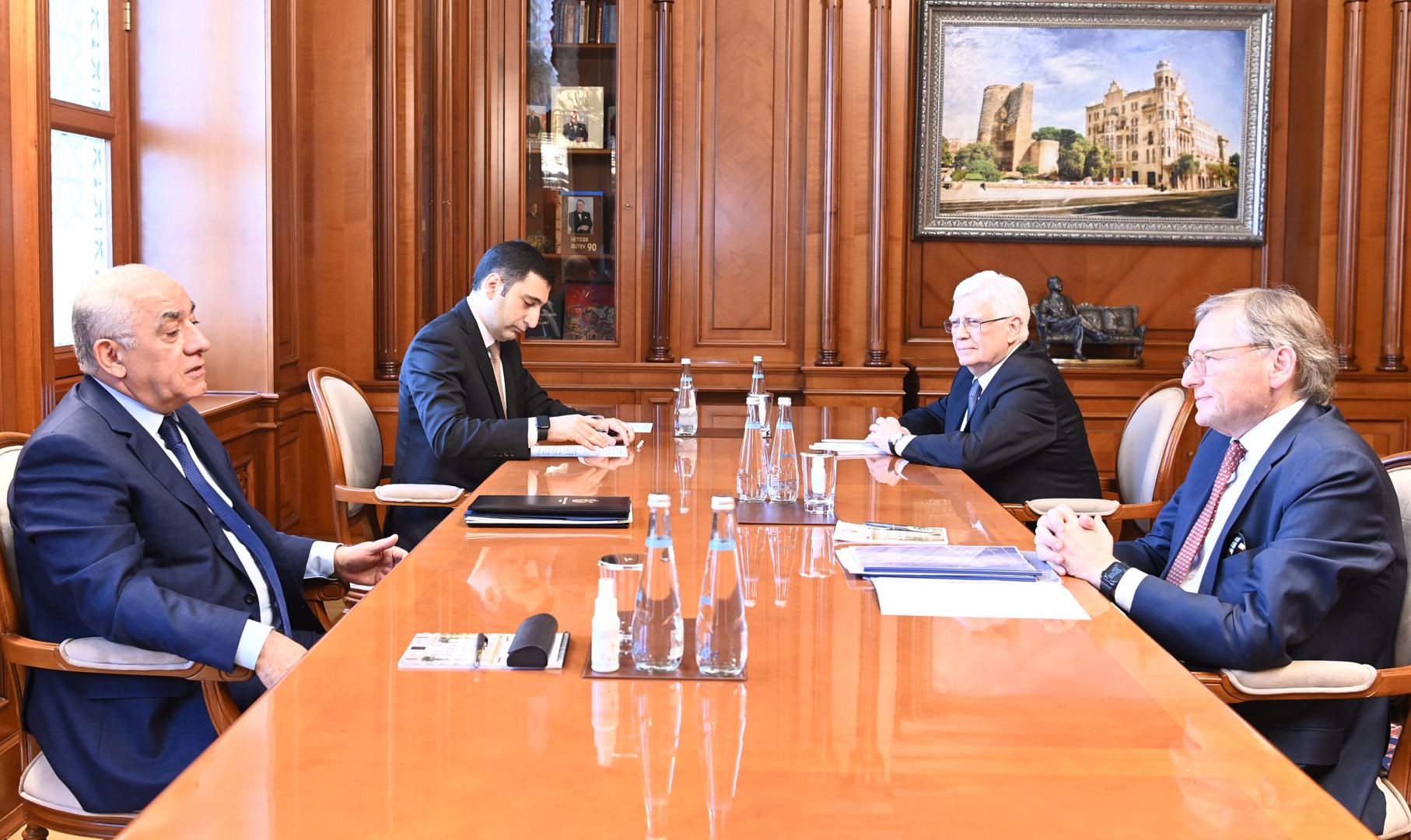 Борис Титов провел в Баку встречу с премьер-министром Азербайджана Али Асадовым