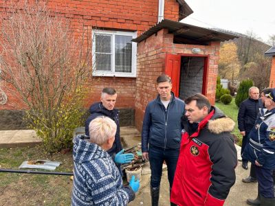 Депутат Госдумы помог жителям станицы Пятигорской, чьи домовладения пострадали в результате подтопления